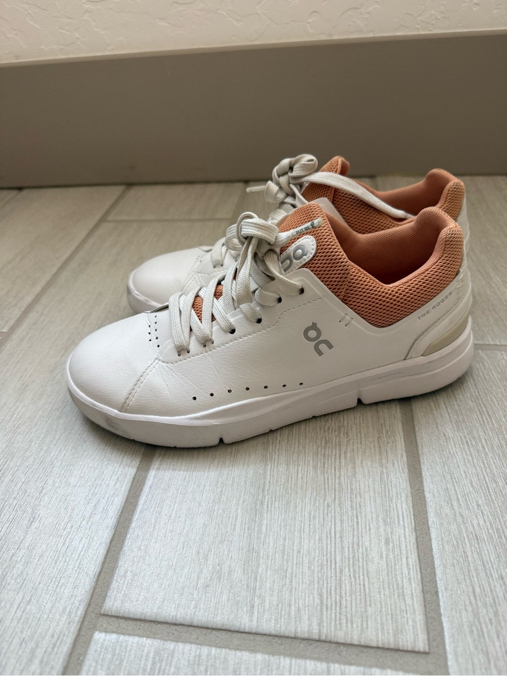 On THE ROGER Advantage women’s sneakers